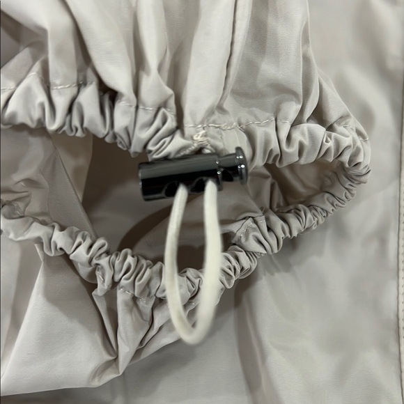 Chico's Smoky Taupe Long Sleeve Collar Blouse w/ Bungee Cuffs Size 1.5 10 NWT - Picture 8 of 8